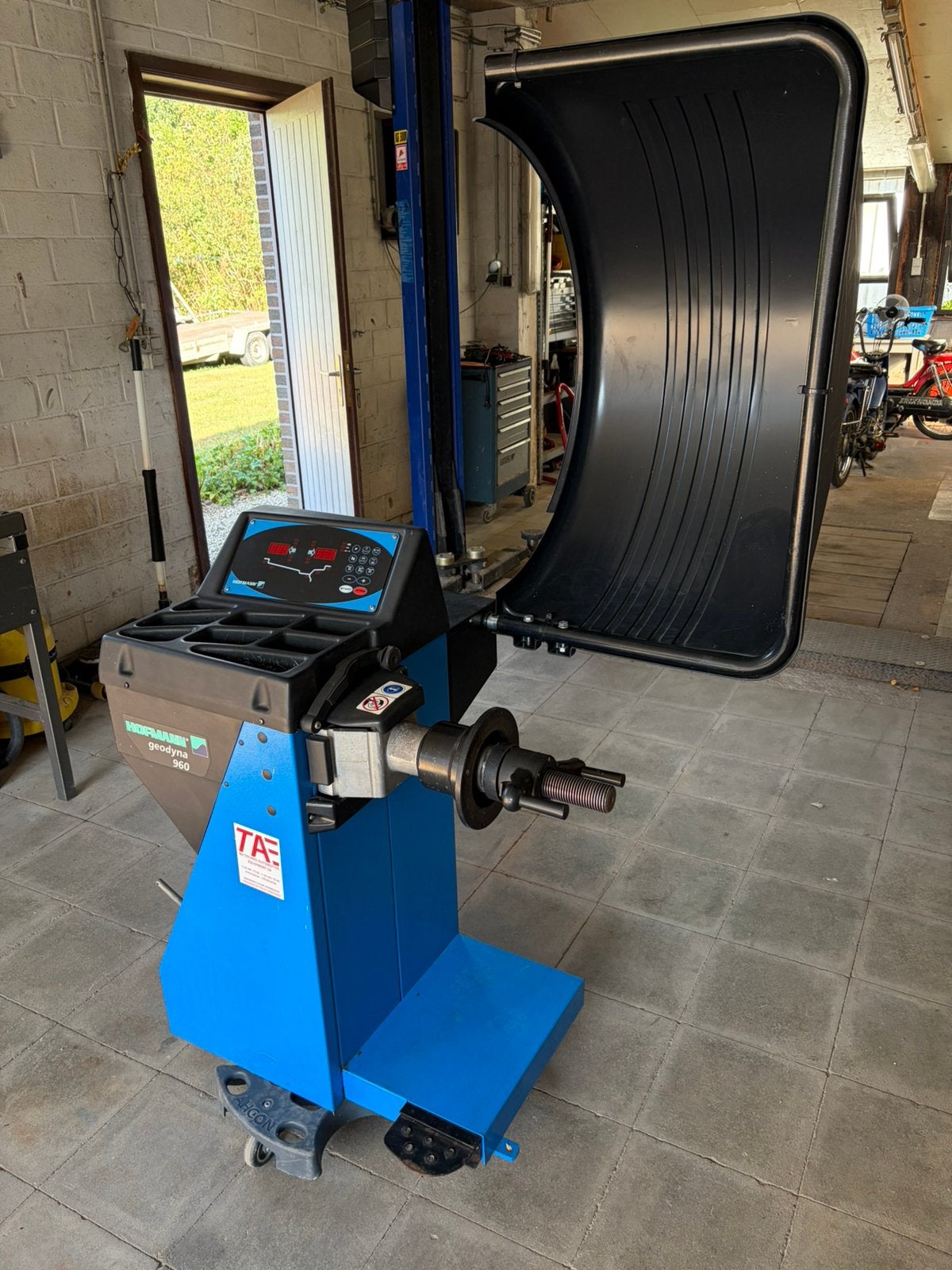 Hofmann balanceer machine . Moet nagekeken worden !!!!, Enlèvement, Utilisé