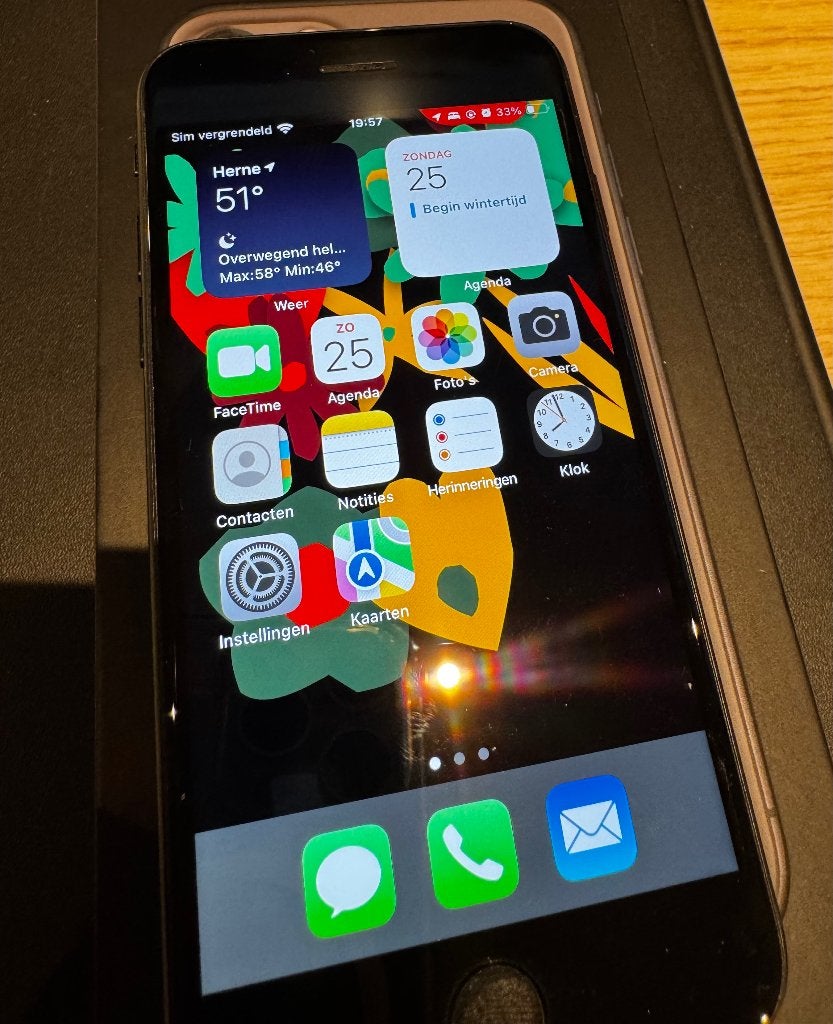 iPhone SE (2022) Black, Zwart, Ophalen of Verzenden, Zo goed als nieuw, Glas