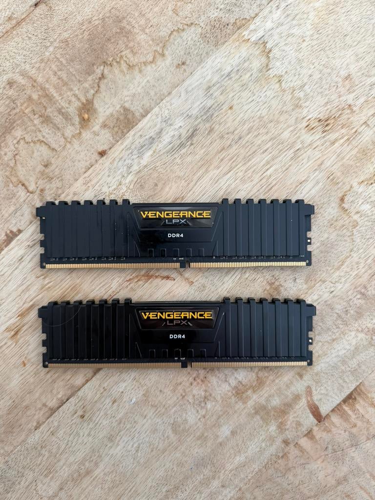 16GB DDR4 | Corsair | 3000MHz, Ophalen of Verzenden, Zo goed als nieuw, DDR4, 8 GB