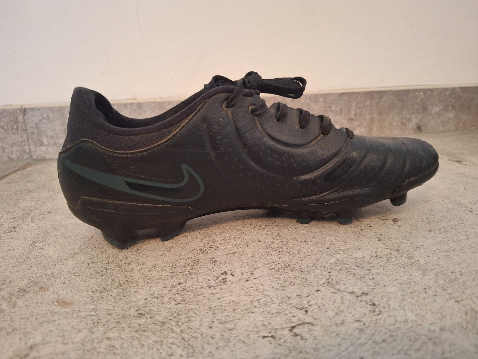 Voetbalschoenen Nike Tiempo 42,5, Sport en Fitness, Voetbal, Ophalen, Gebruikt, Schoenen