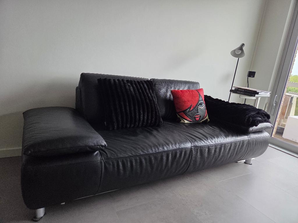 Koinor lederen 2 zitsbank + ottoman (poef), Maison & Meubles, Canapés | Sofas & Chaises Longues, Utilisé, Deux personnes, 150 à 200 cm