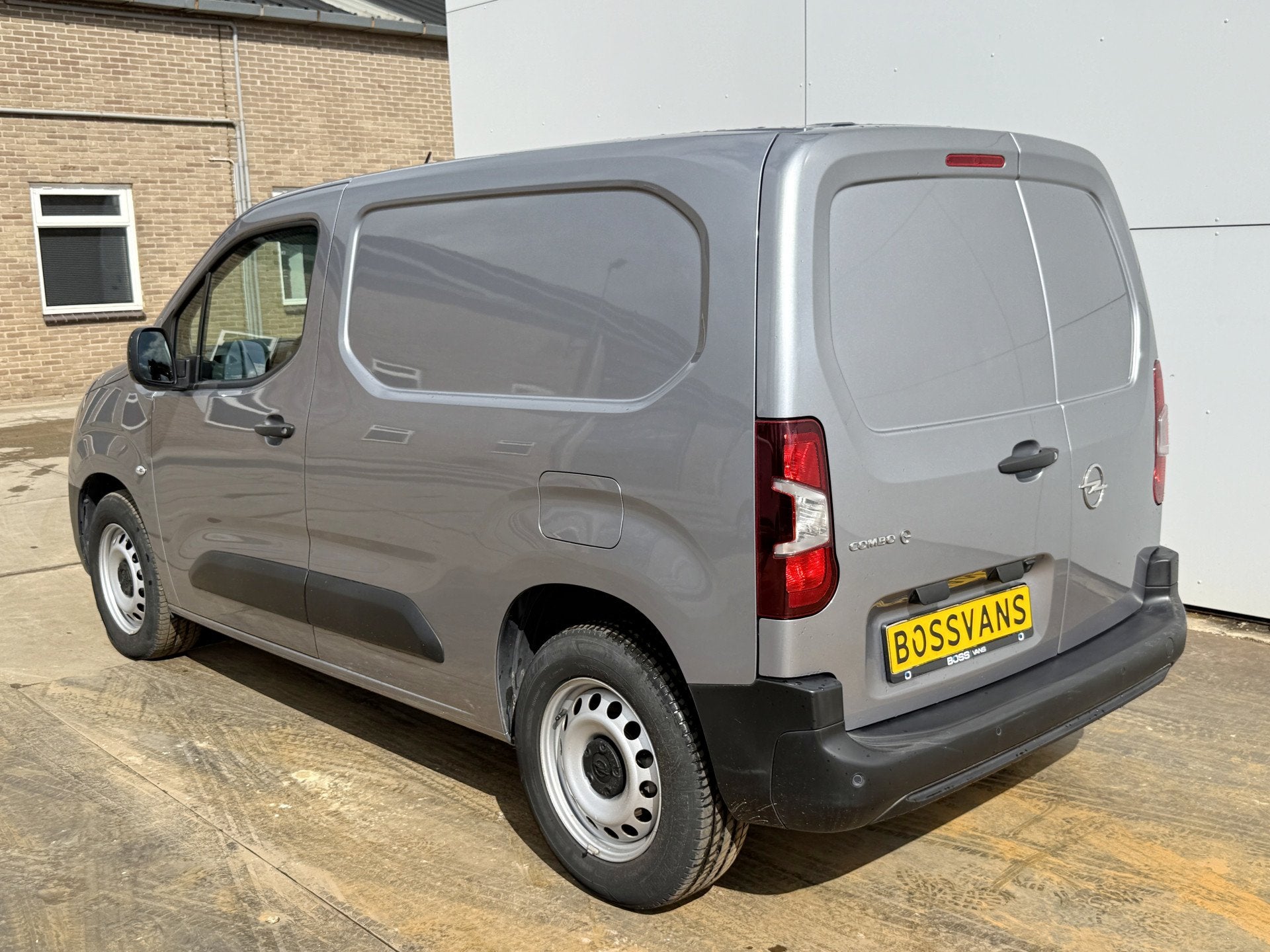 Opel e-Cargo 50kWh 136PK Elektrisch! L1 285KM WLTP Cruise co, Auto's, Stof, Gebruikt, Automatische klimaatregeling, 136 pk