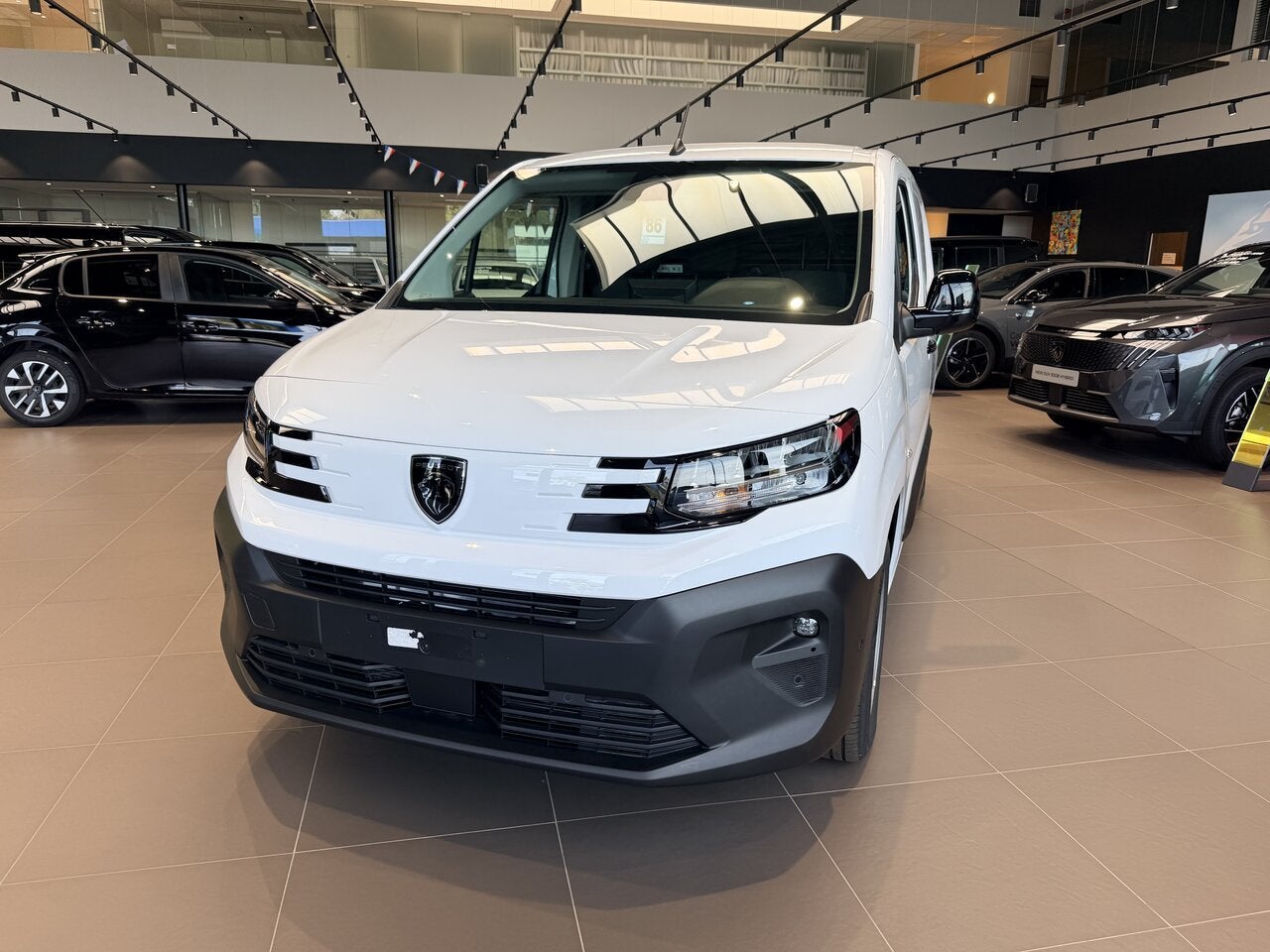 Peugeot Partner XL Automaat 130PK *0KM* GPS - Surround View, 0 kg, Achat, Entreprise, 3 places
