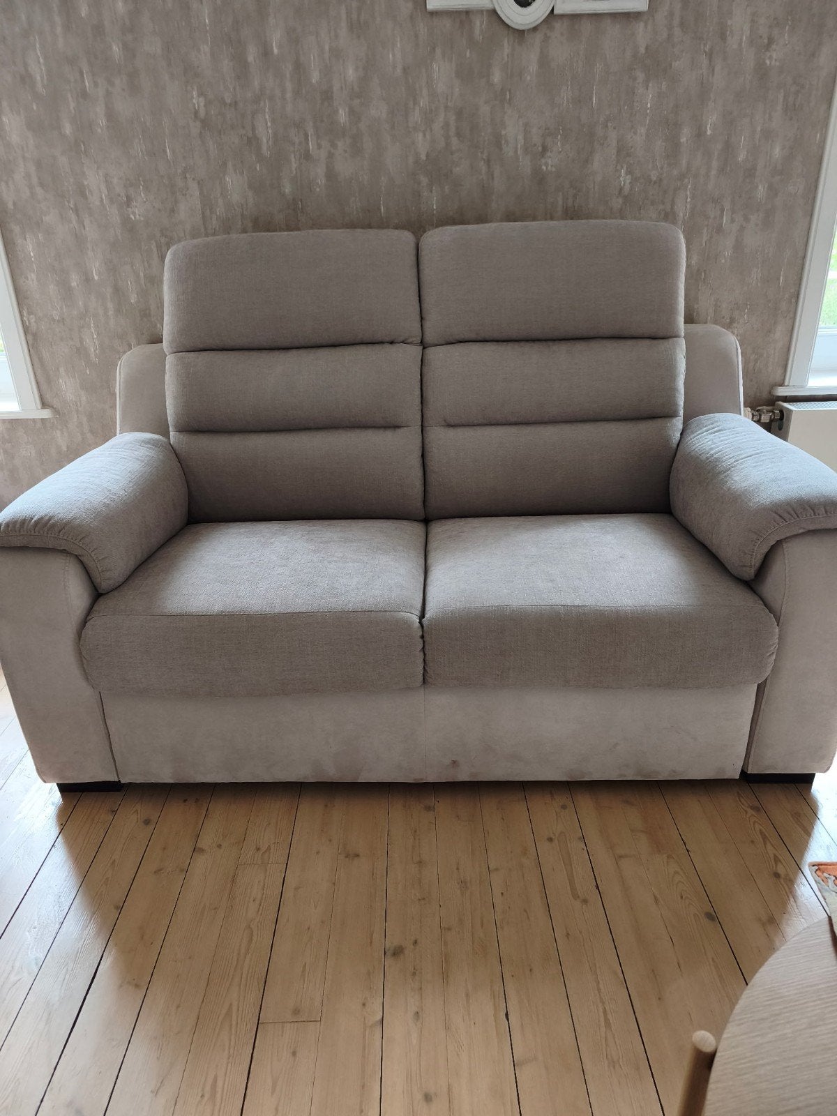 2 canapés 2 places en tissus 1 fixe et 1 relax électrique, 100 à 125 cm, Comme neuf, Enlèvement, Deux personnes