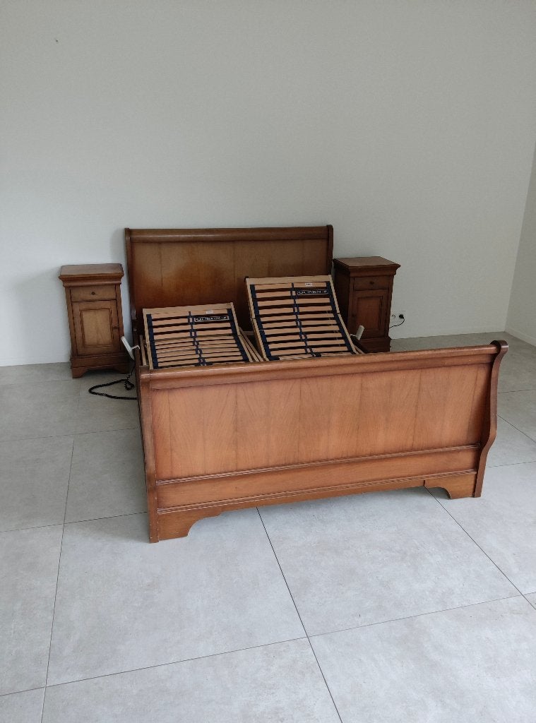 Bed  Massief Kerselaar met commode, spiegel en nachtkastjes, Huis en Inrichting, Slaapkamer | Bedden, Ophalen, Bruin, Klassiek
