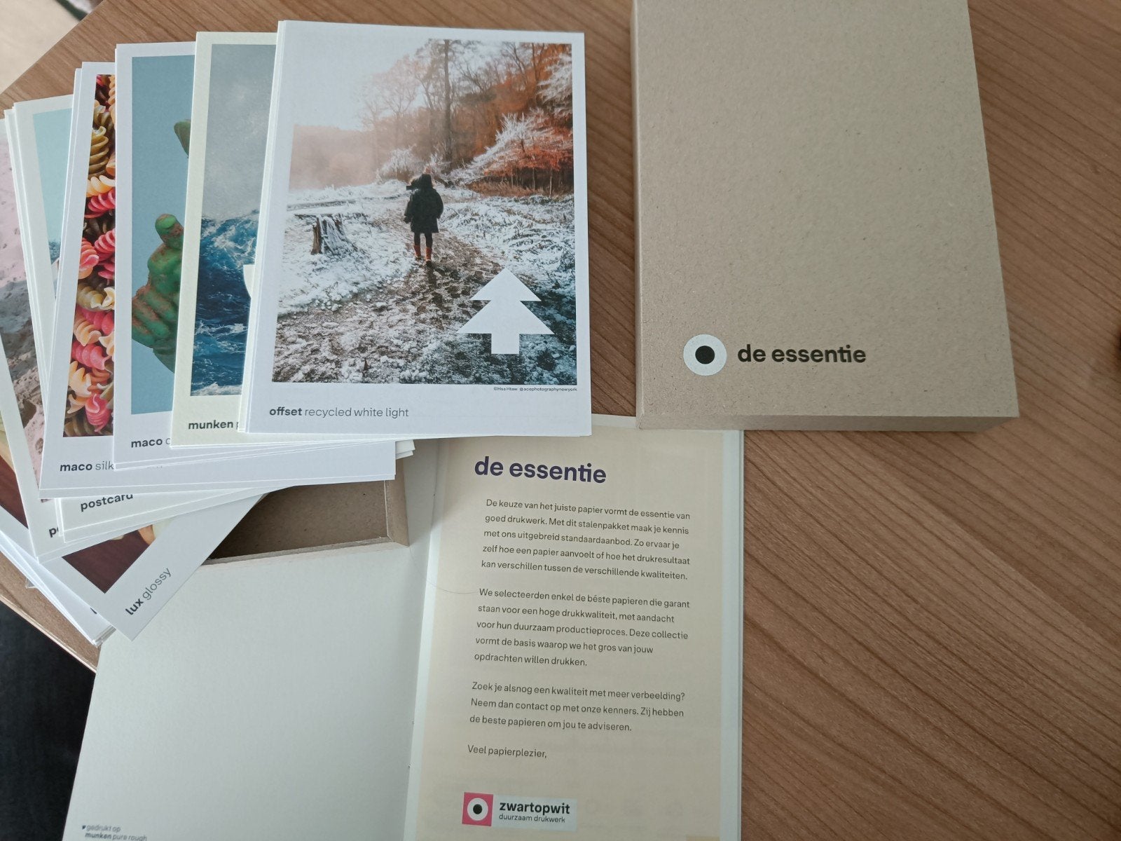 stalenpakket de essentie zwartopwit, Postzegels en Munten, Ophalen of Verzenden