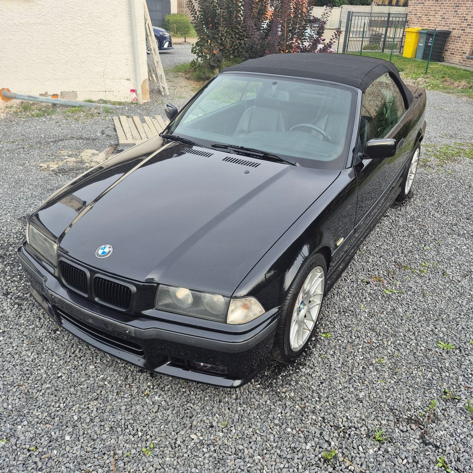 BMW 320I cabriolet kit M D'origine, Autos, Cuir, Vitres électriques, Cabriolet, Carnet d'entretien