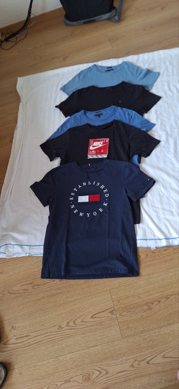 lot Tommy Hilfiger, Ophalen