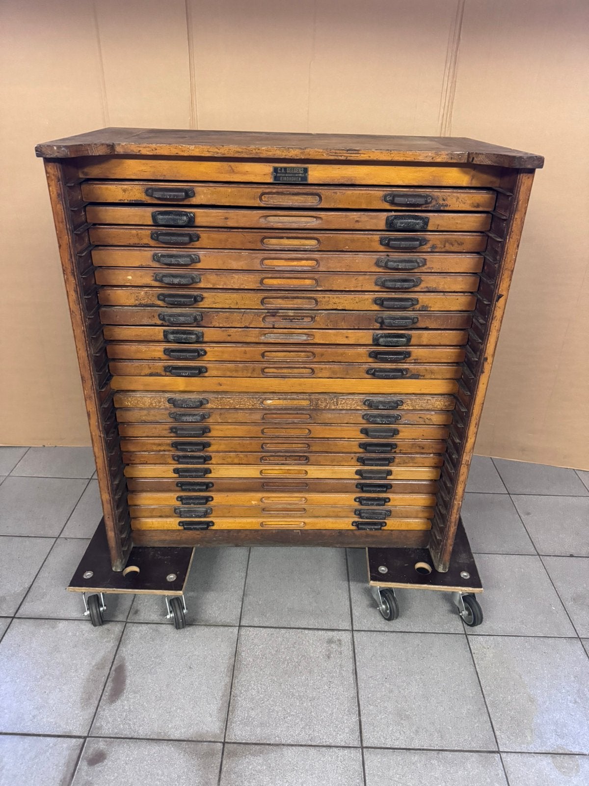 boîte aux lettres/armoire à machines à écrire, Enlèvement