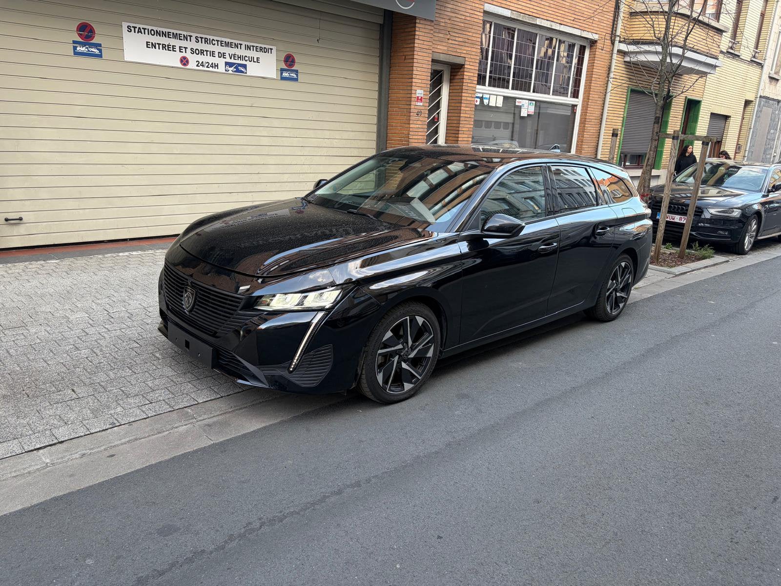 Peugeot 308 SW 1.6 Plug-in Hybride 180 Allure Pack, Autos, Euro 6, Entretenue par le concessionnaire, Noir, 5 portes