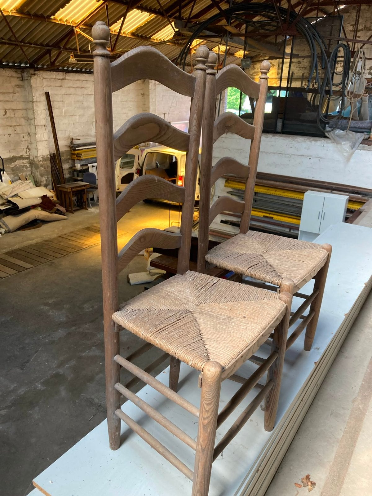 Kerkstoelen, Ophalen