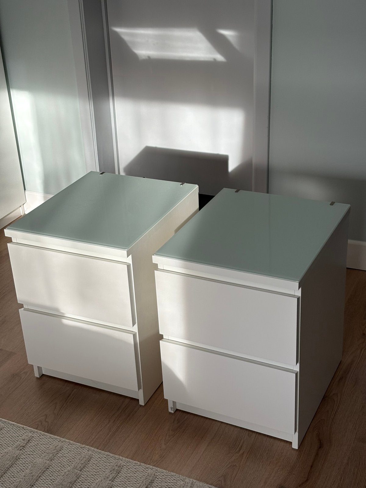 Table de chevet avec 2 tiroirs, Enlèvement, Comme neuf