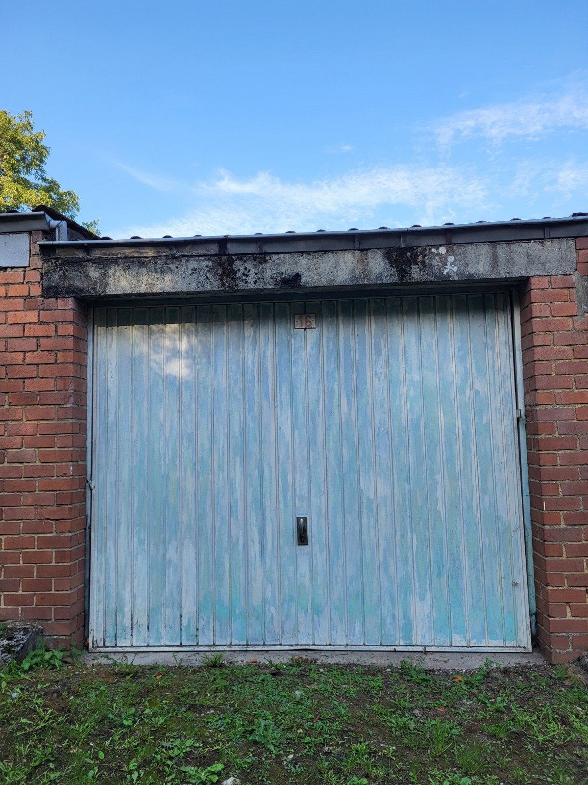 Garage box fermé à louer, à 6020 Dampremy, Autos : Divers