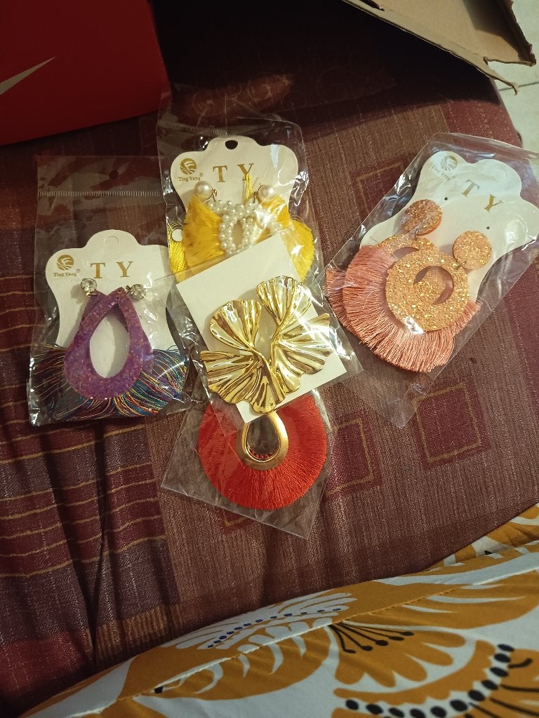 Boucle d'oreille fantaisie, Handtassen en Accessoires, Oorbellen, Overige materialen, Hangers, Overige kleuren, Verzenden