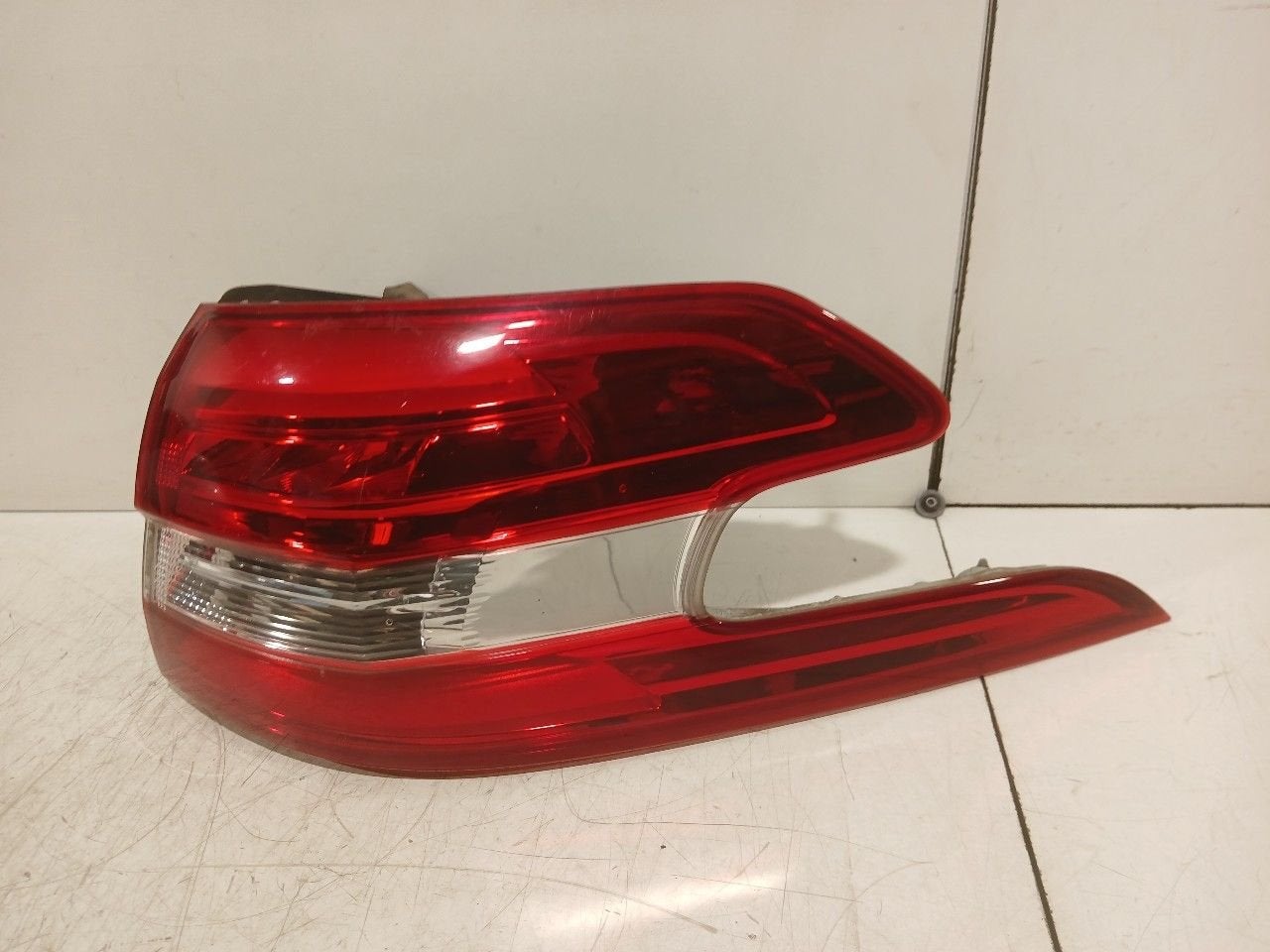 Achterlicht carrosserie rechts Peugeot 308, Onderdelen@venauto.nl, Van der Ven Autorecycling B.V., Ettenseweg 76, 4706 PB Roosendaal, The Netherlands