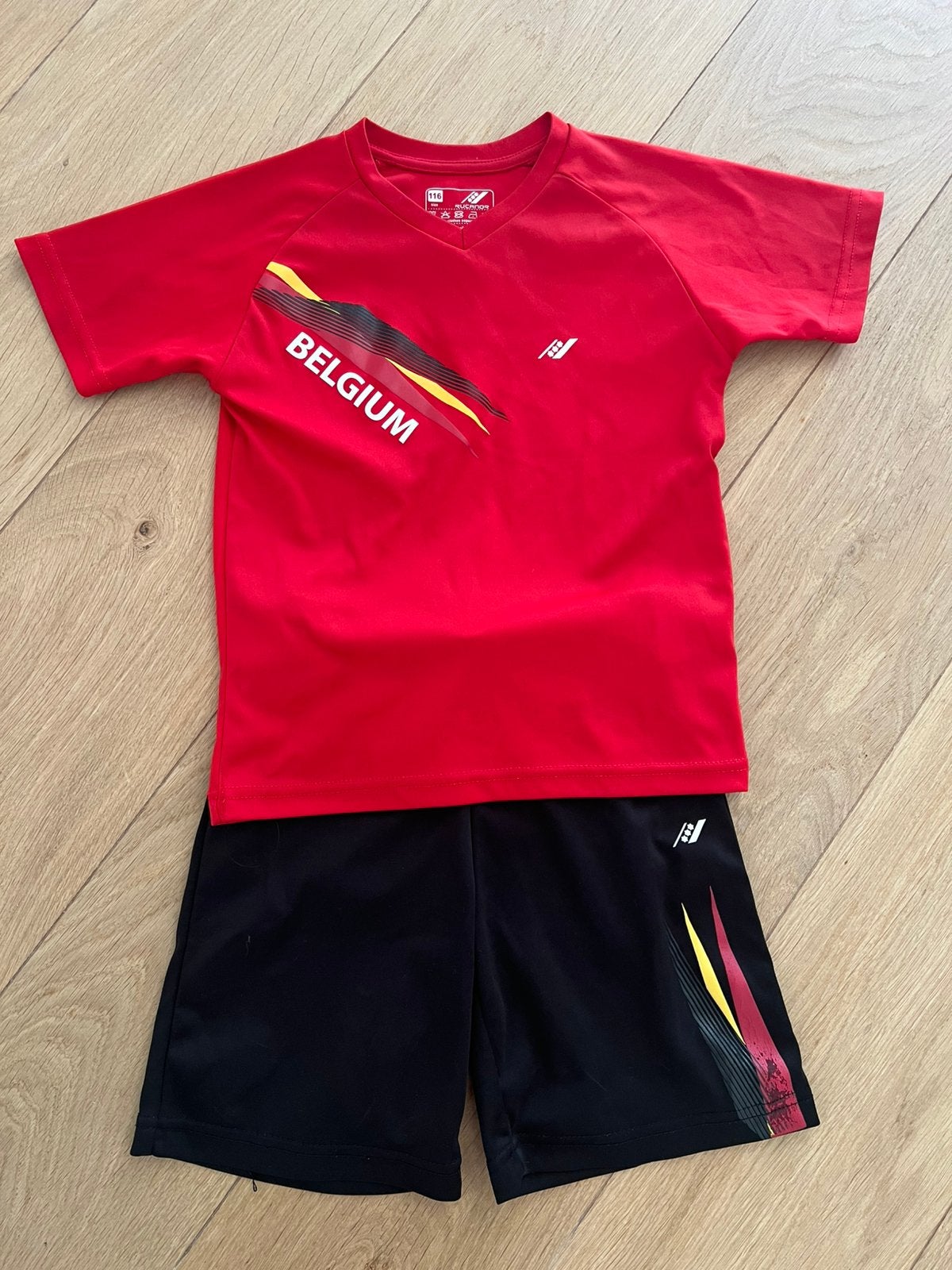 Voetbal tenue BELGIUM maat 6 jaar, Kinderen en Baby's, Kinderkleding | Maat 116, Ophalen of Verzenden