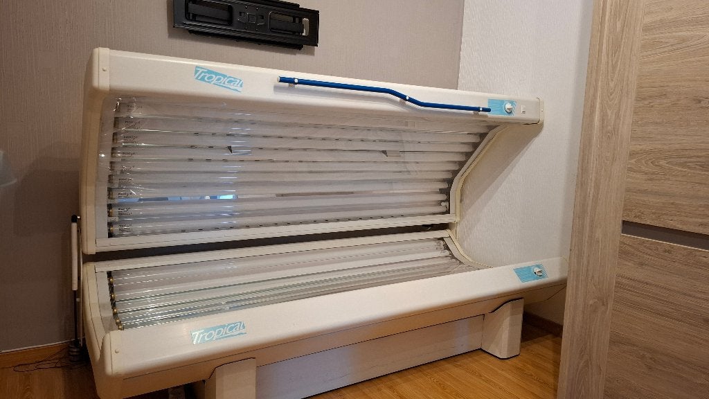 Zonnebank TROPICAL, Elektronische apparatuur, Ophalen, Gebruikt, Zonnebank dubbelzijdig, 10 tot 15 lampen