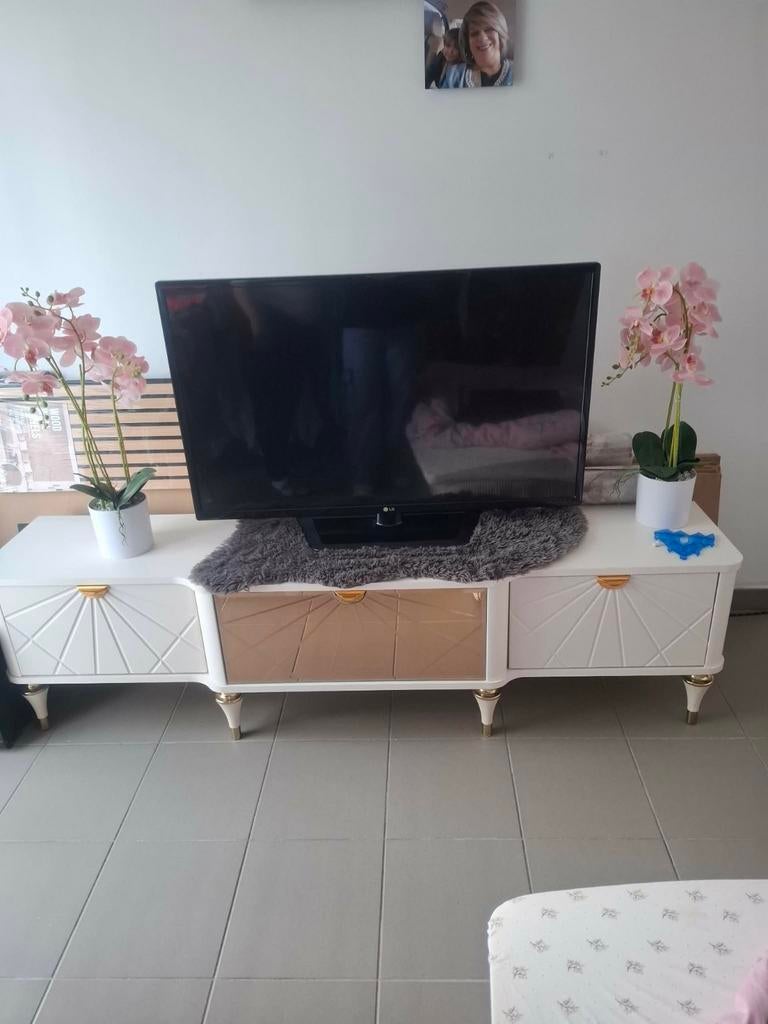 Inrichting living,woonkamer dressoir, tvkast,eettafel,zetel, Huis en Inrichting, Kasten |Televisiemeubels, Ophalen