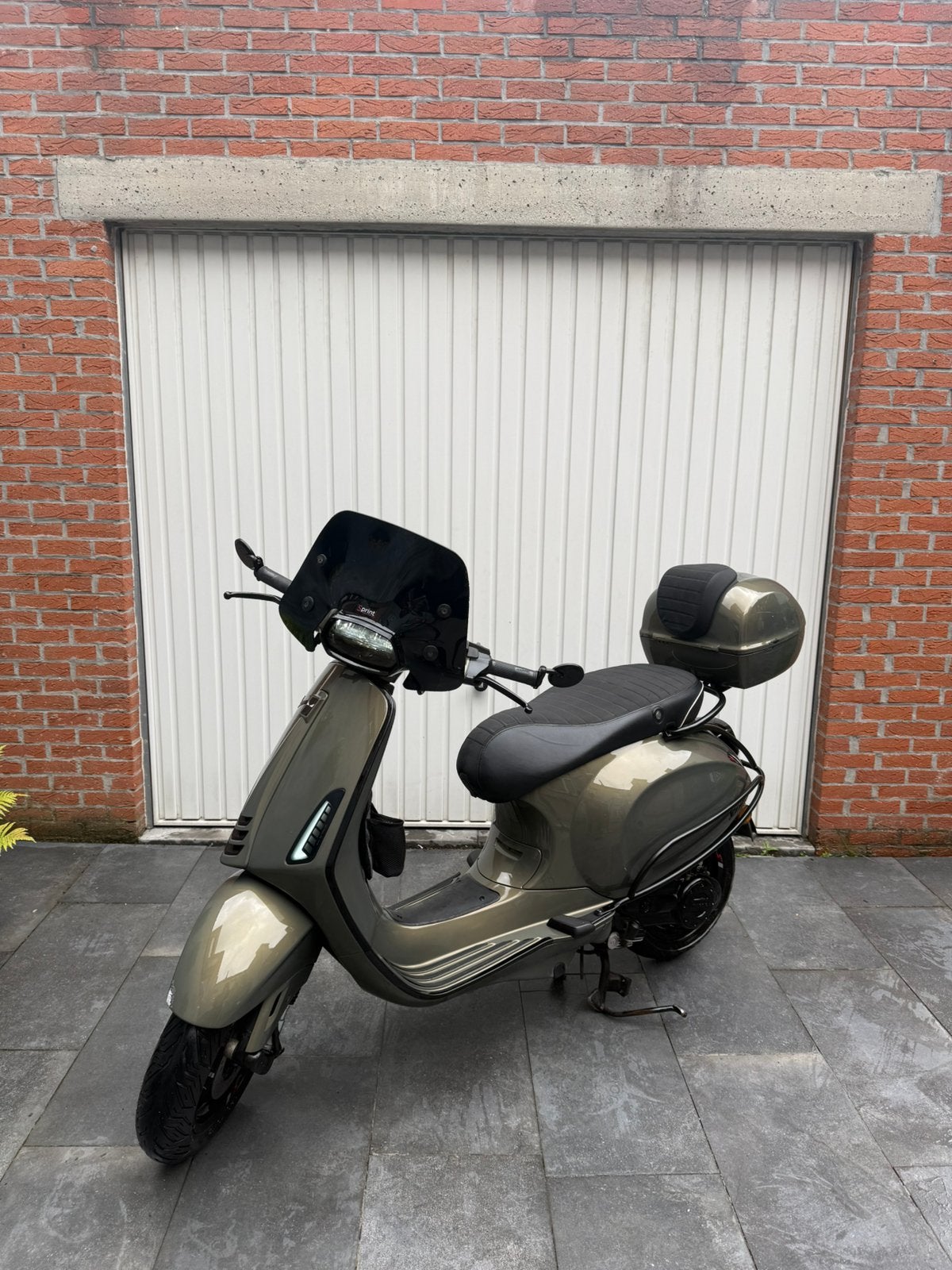 Vespa Sprint 50cc 2023 | 3.821 km | Euro 5 | Onbegrensd, Fietsen en Brommers, Ophalen, Zo goed als nieuw, Benzine, 50 cc