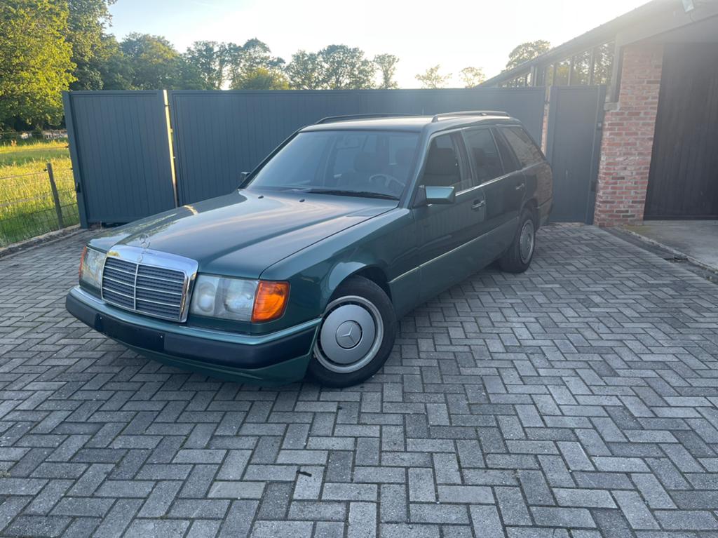 Mercedes 250d S124 oldtimer, Auto's, Achterwielaandrijving, Overige kleuren, Particulier, Te koop