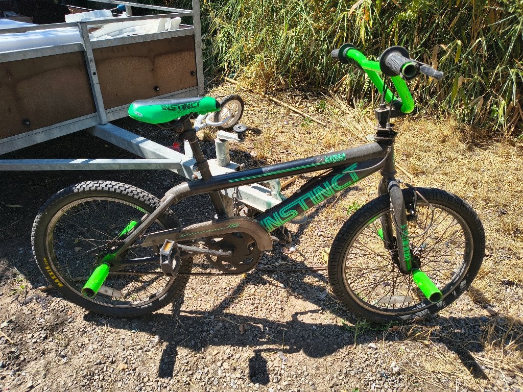 BMX Instinct – 20 inch – Zwart/Groen – Met stuntpegs, Fietsen en Brommers, Ophalen, Gebruikt, Handrem, Instinct