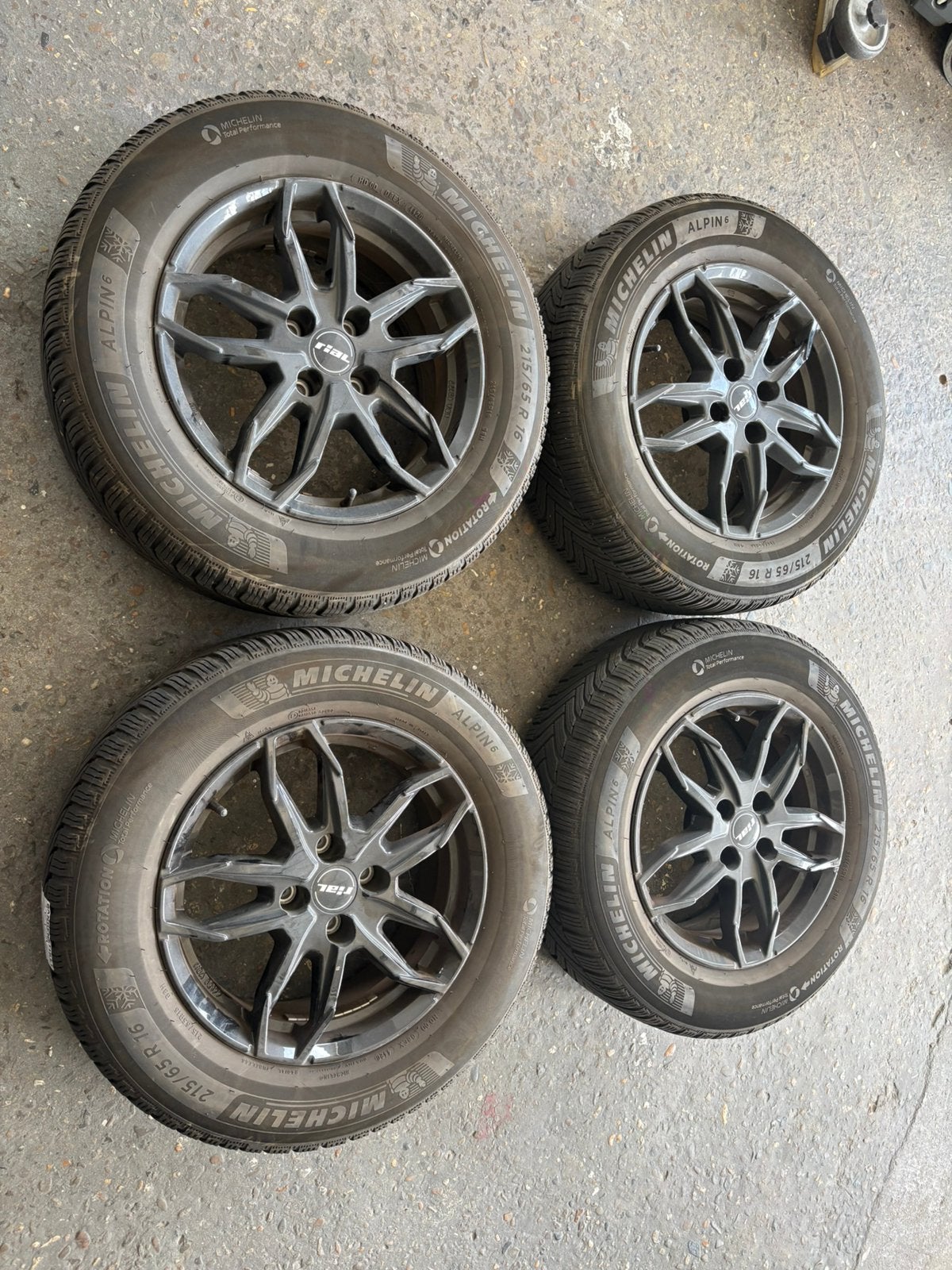 Winterbanden Michelin Alpin velg Peugeot Citroën 215 65 16, Autos : Pièces & Accessoires, Neuf, 16 pouces, Enlèvement, Jante(s)