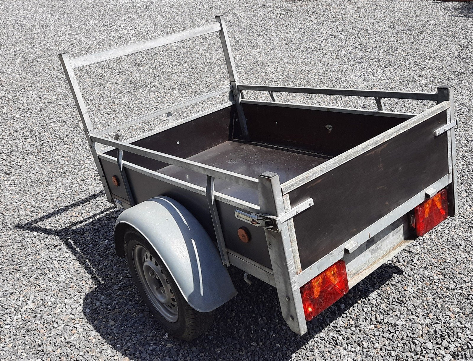 Remorque 750kg simple essieu en très bon état avec antivol, Enlèvement
