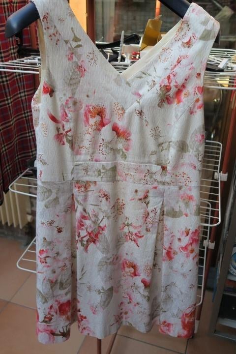 Kleedje bloemenprint oranje beige Atmos Fashion mt 44, Kleding | Dames, Jurken, Beige, Atmos fashion, Maat 42/44 (L), Ophalen of Verzenden