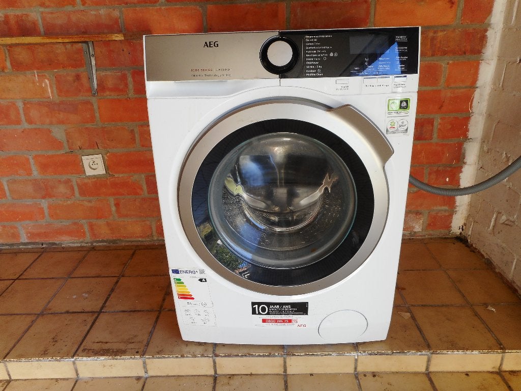 Wasmachine AEG 8000 serie (model L8FEE104S) - 10 kg, Elektronische apparatuur, Ophalen, 1200 tot 1600 toeren, 8 tot 10 kg, Voorlader