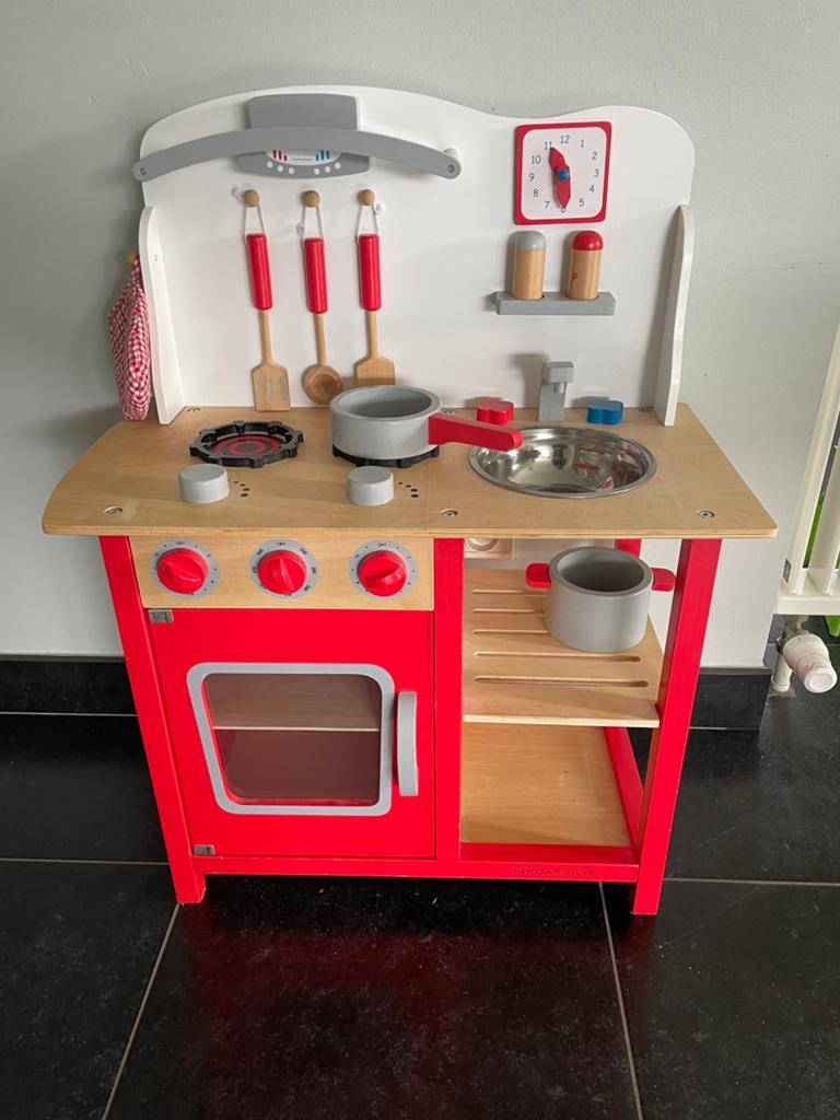 Houten speelkeuken en toebehoren New Classic Toys, Kinderen en Baby's, Ophalen, Gebruikt, Speelkeuken