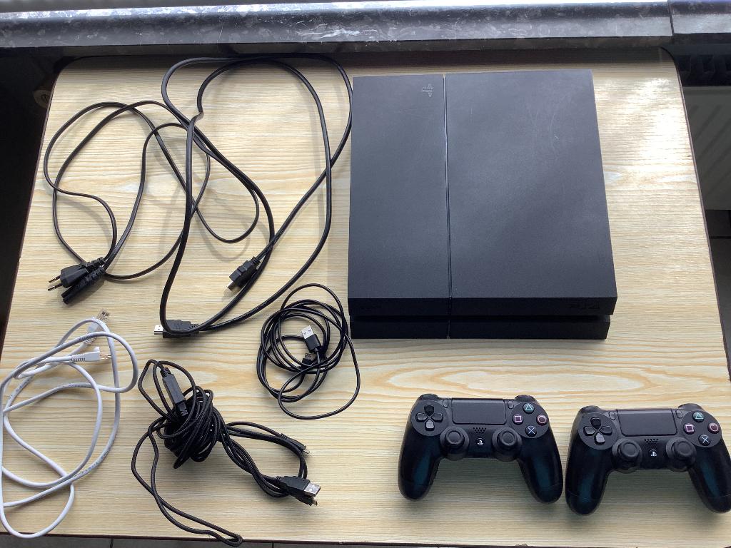 Playstation 4 avec 2 manettes rechargeables + câblage, Consoles de jeu & Jeux vidéo, Consoles de jeu | Sony PlayStation 4, Enlèvement