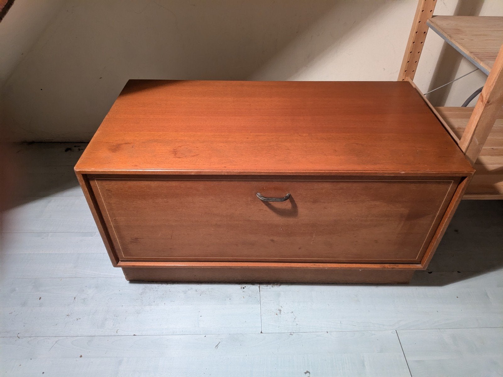 Armoire vintage en bois des années 60 avec porte battante, Maison & Meubles, Armoires | Mobilier de télévision, Teck, 25 à 50 cm