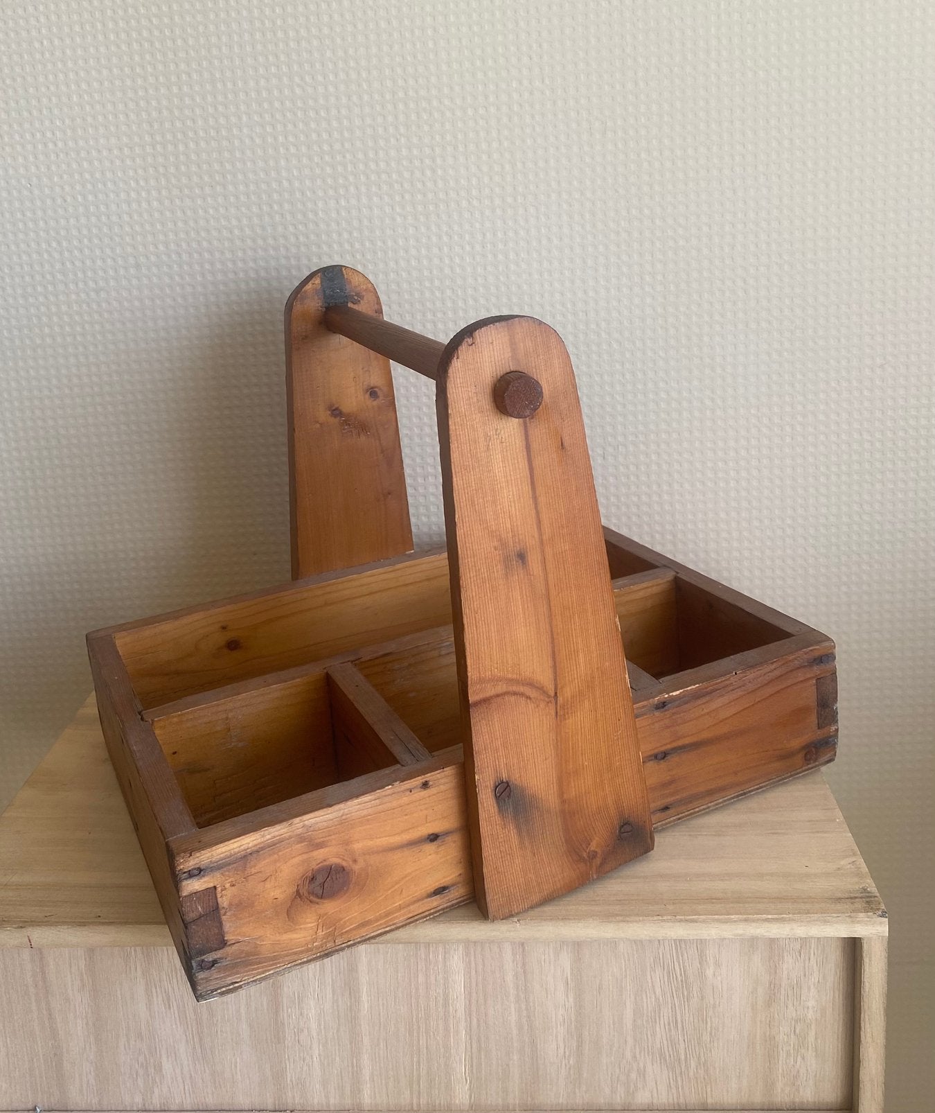 Boîte en bois vintage avec poignée, Antiquités & Art, Antiquités | Accessoires de maison, Enlèvement ou Envoi