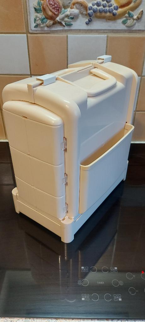 RETRO-VINTAGE! Compact gerieflijke naaikoffer. ZELDZAAM!, Hobby en Vrije tijd, Ophalen, Nieuw, Overige typen