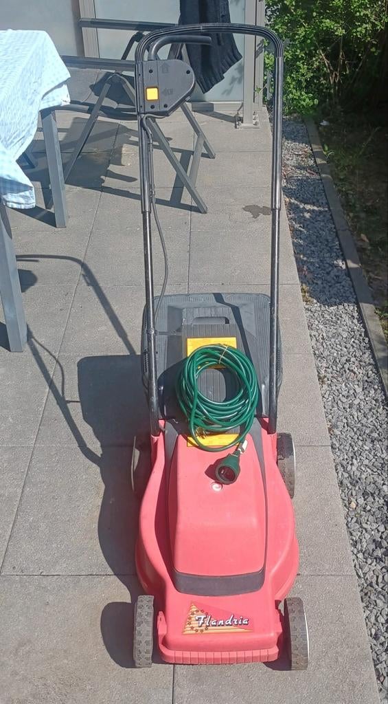 Elektrische grasmaaier (+ 10 m verlengkabel), Tuin en Terras, Gebruikt, Elektrische grasmaaier, Ophalen of Verzenden, Opvangbak