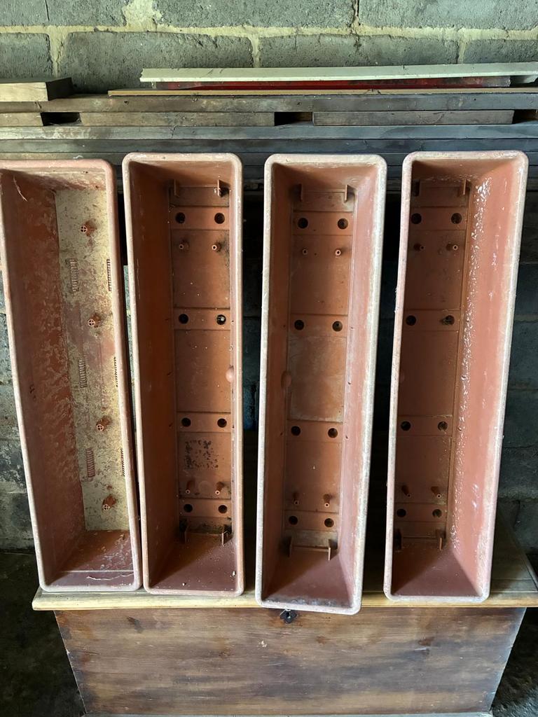 4 jardinieres en plastique, Enlèvement, Utilisé