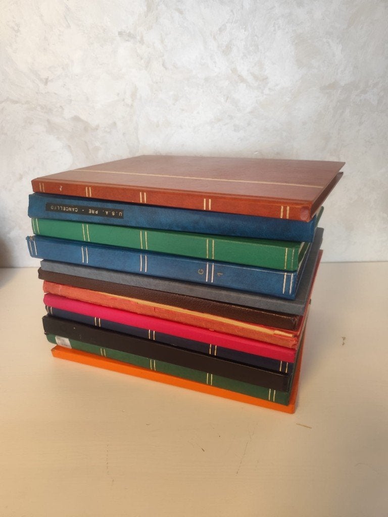 Doos met 12 albums met postzegels, Postzegels en Munten, Ophalen of Verzenden