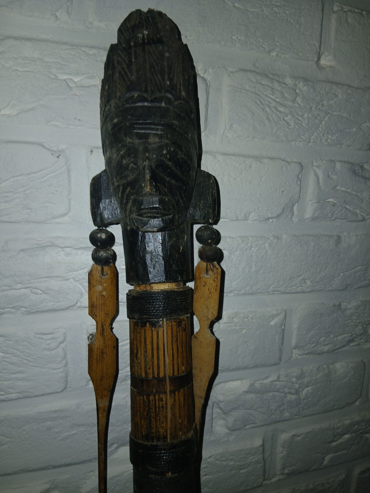 Lances décoratives africaines avec sculptures - lot de 2, Enlèvement, Utilisé, Autres matériaux, Sculptures sur bois