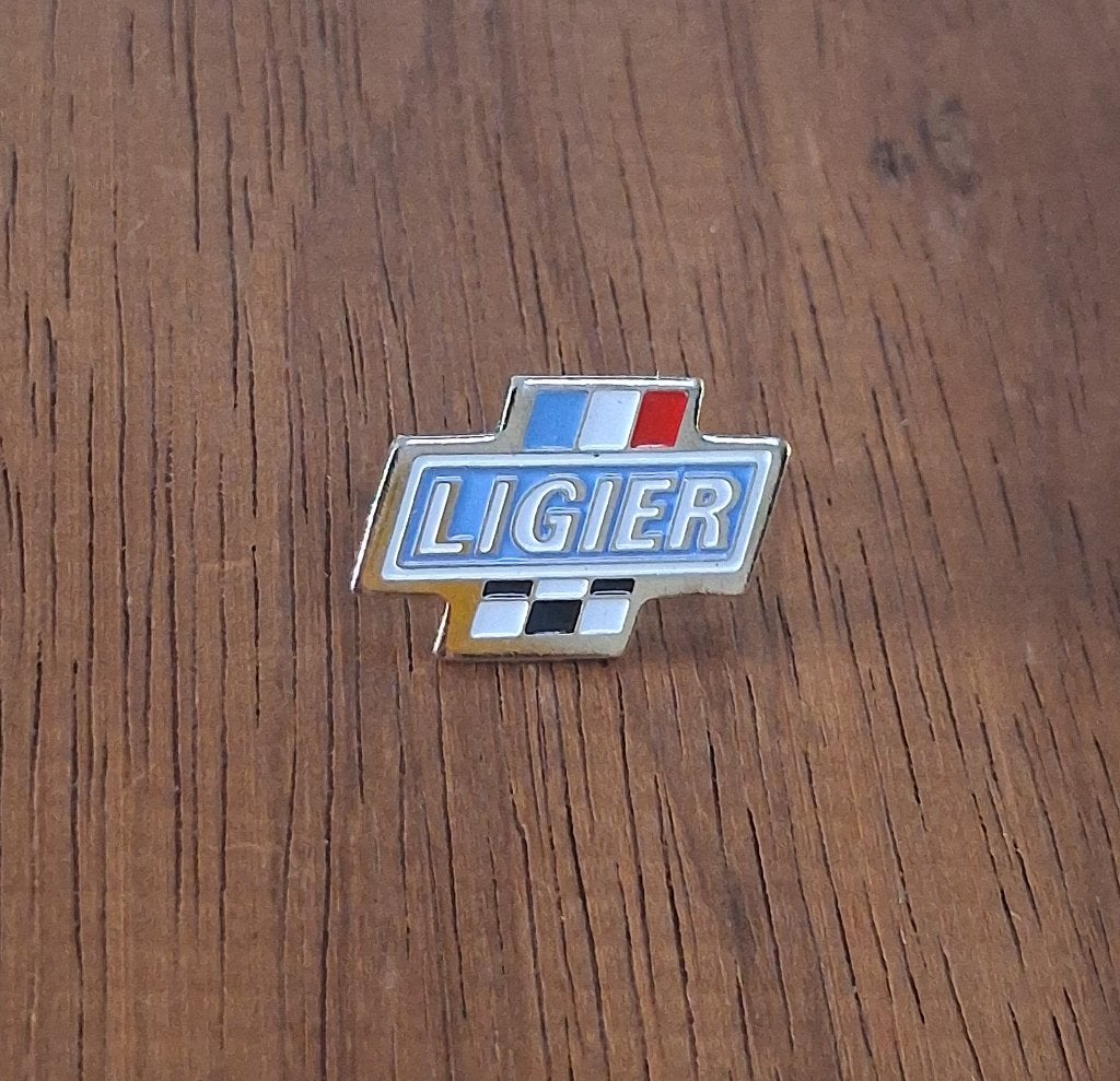 PIN - LIGIER - AUTO - VOITURE - AUTOMOBILE - F1 - FORMULE 1, Envoi, Utilisé, Sport, Insigne ou Pin's