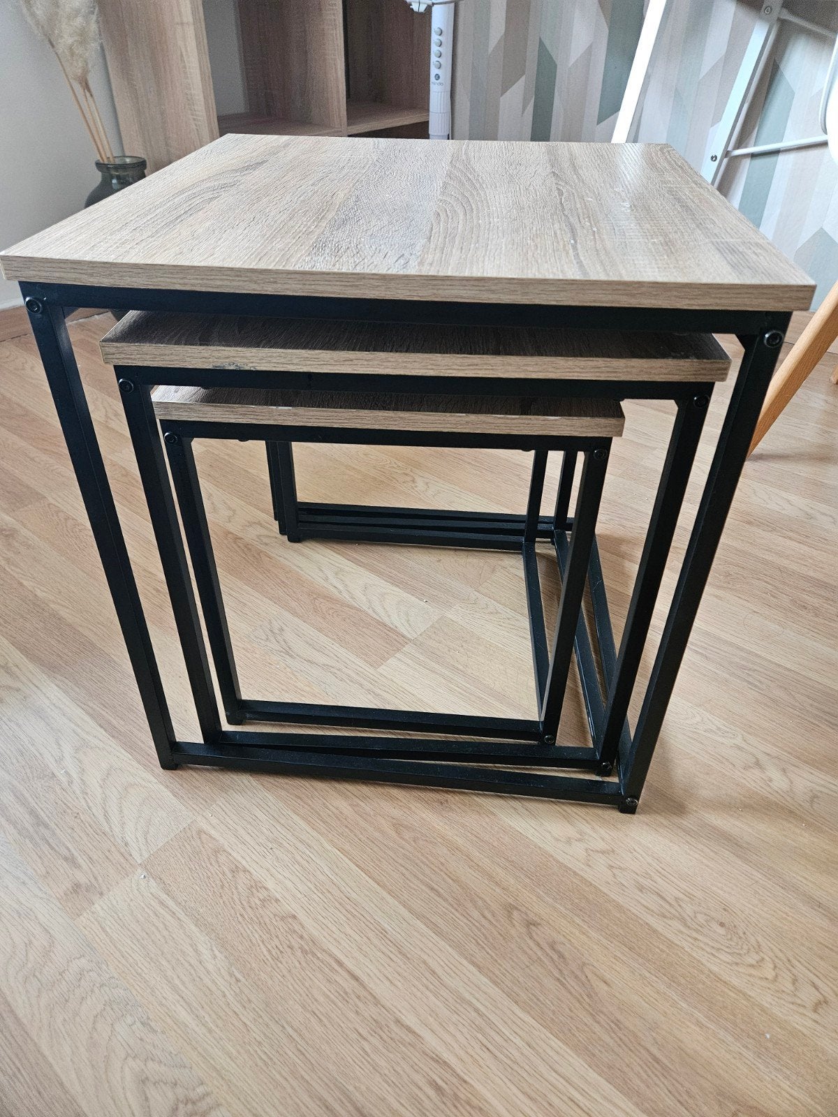 3 tables basses, Enlèvement