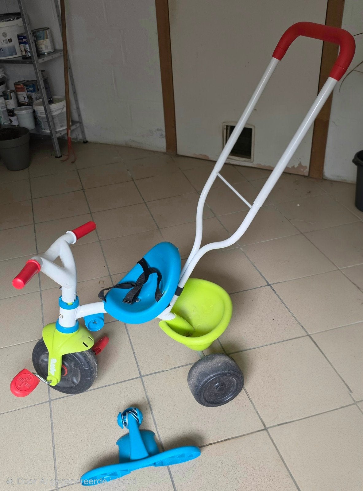 Tricycle Smoby avec poussoir et ceinture de sécurité (coloré, Enlèvement ou Envoi, Utilisé, Véhicule à pousser