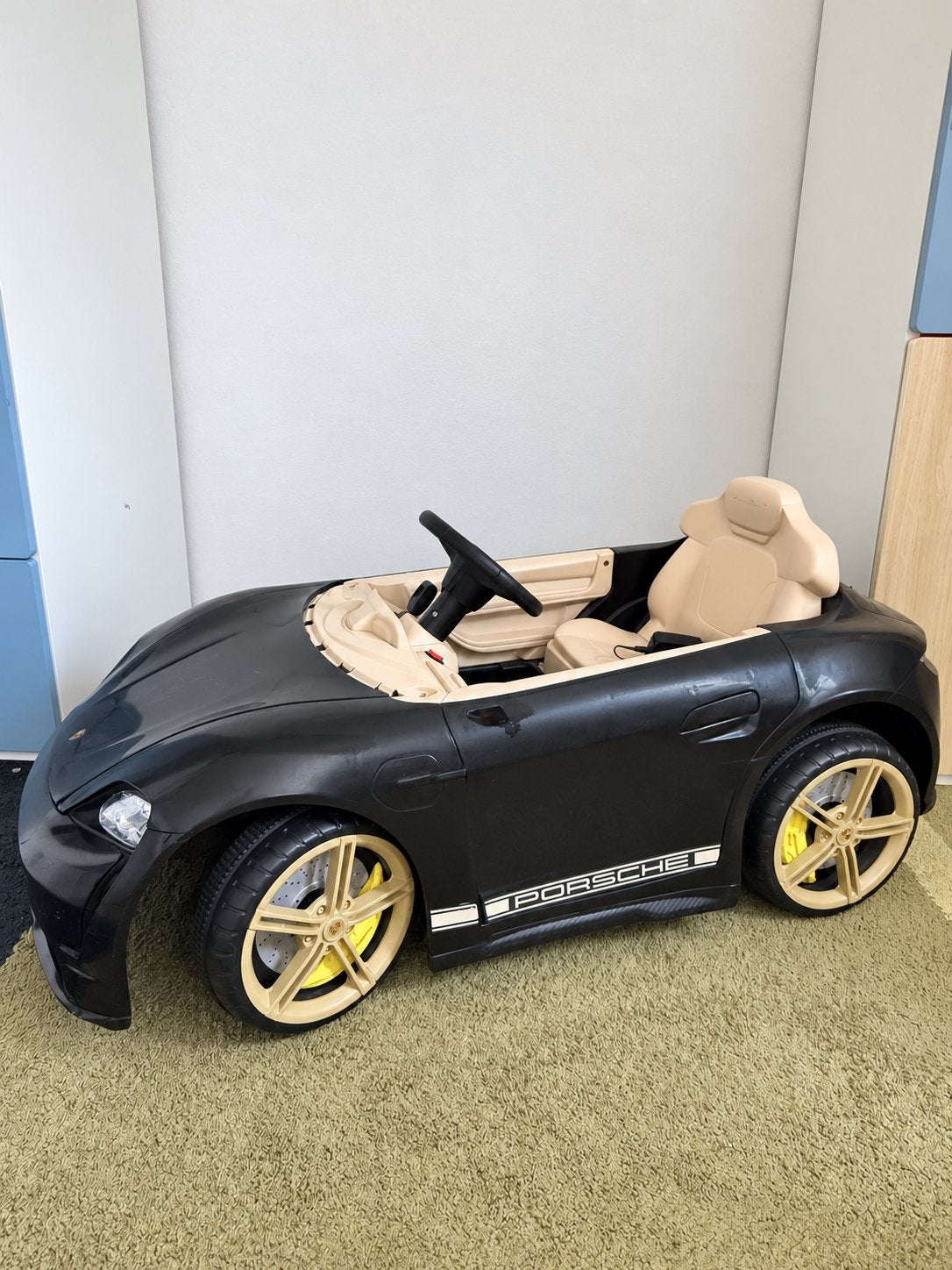 Elektrische kinderauto Porsche – zeer weinig gebruikt, Zo goed als nieuw
