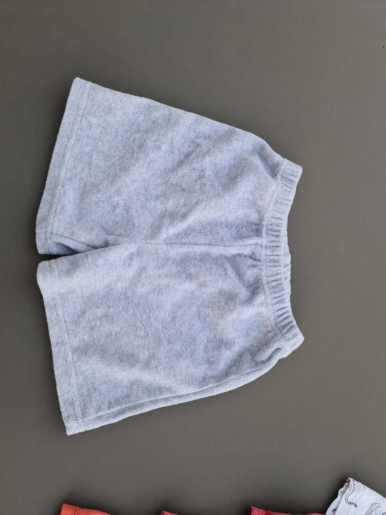 grijze korte turnbroek, CA, 110-116, Kinderen en Baby's, Kinderkleding | Maat 110, Ophalen, Zo goed als nieuw