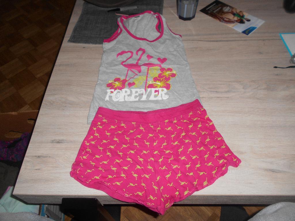 zomers pyjama maat 134 - 140, Kinderen en Baby's, Kinderkleding | Maat 134, Ophalen of Verzenden, Zo goed als nieuw, Meisje, Nacht- of Onderkleding
