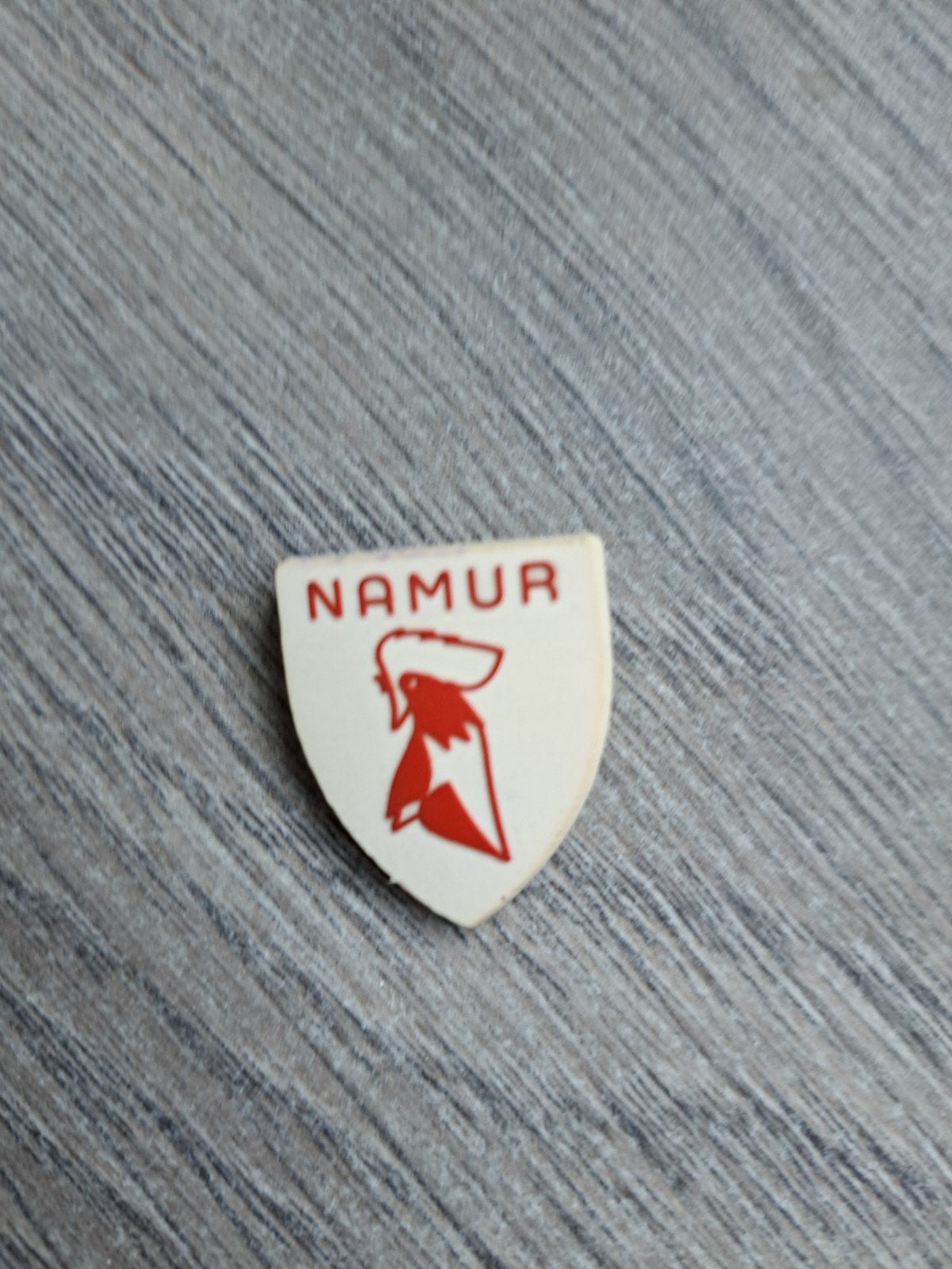 Broche vintage Namur avec le coq Wallon, Collections, Broches, Pins & Badges, Enlèvement