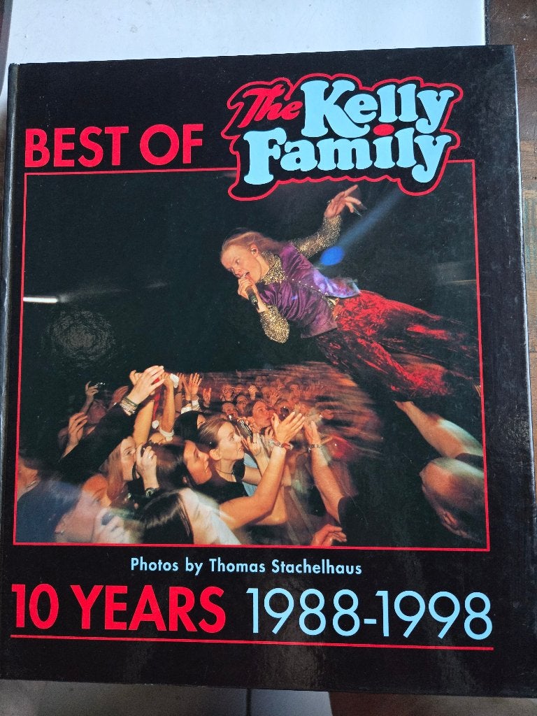 Boeken The Kelly Family Best Of, Boeken, Gelezen, Artiest, Ophalen of Verzenden, Diverse Auteurs
