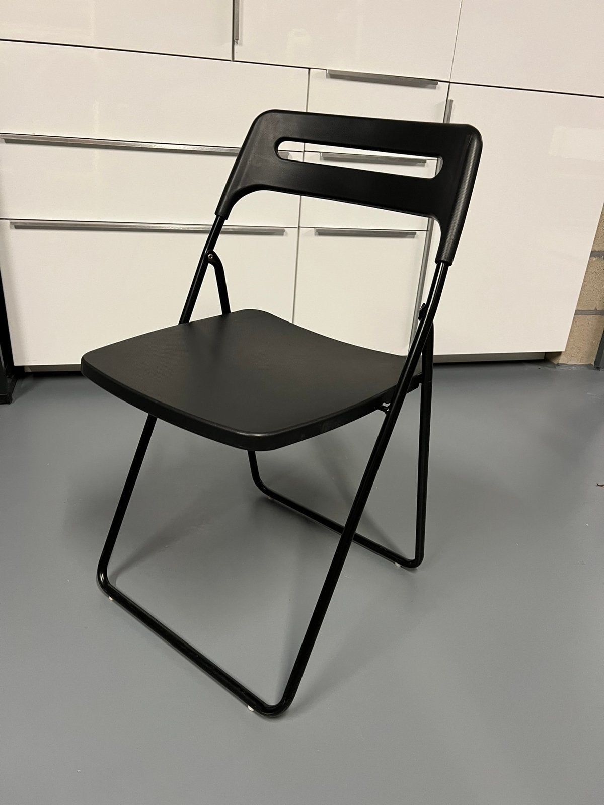 Ikea zwarte kunststof stoelen 4 stuks, Tuin en Terras, Ophalen, Zo goed als nieuw, Kunststof, Inklapbaar