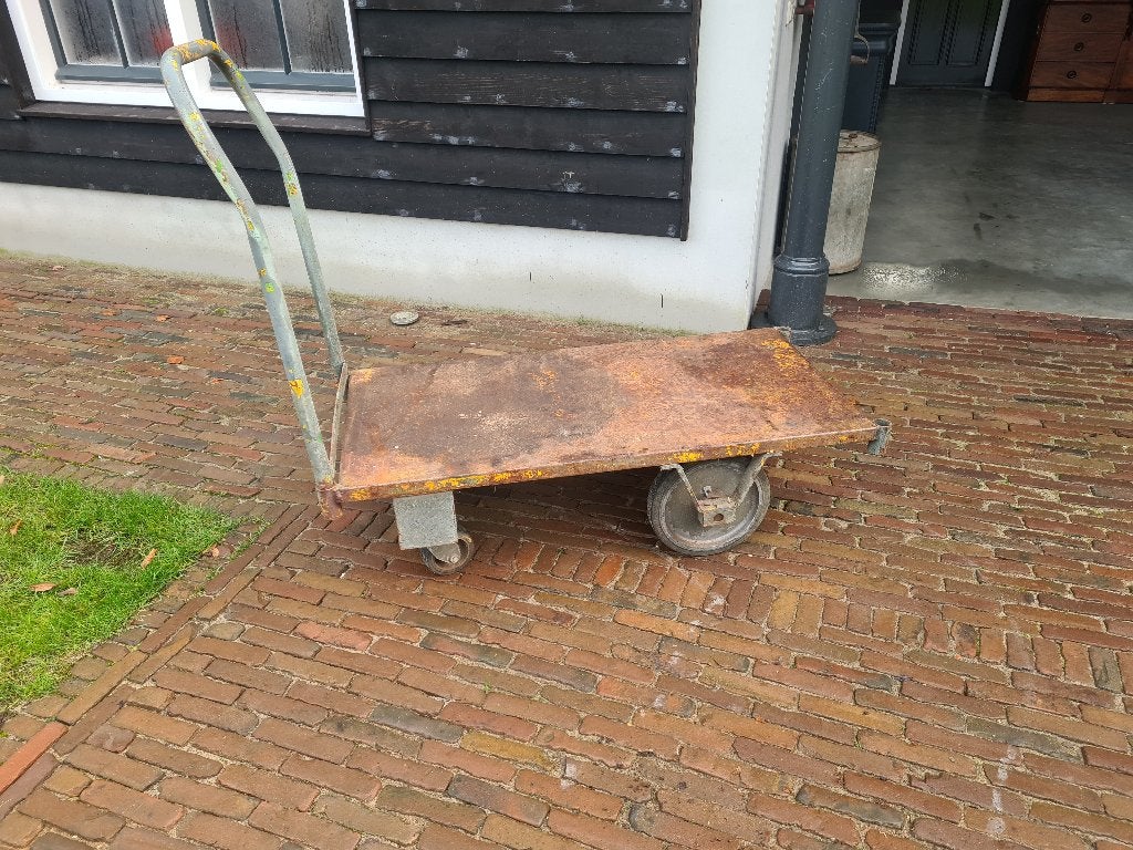 Oude industriële kar Lang 1.20 m Breed 60 cm Plateau 35 cm, Antiek en Kunst, Ophalen