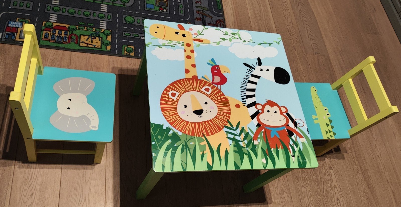 LIVARNO HOME kindertafel met 2 stoelen — Zeer goede staat, Kinderen en Baby's, Ophalen of Verzenden, Stoel(en)