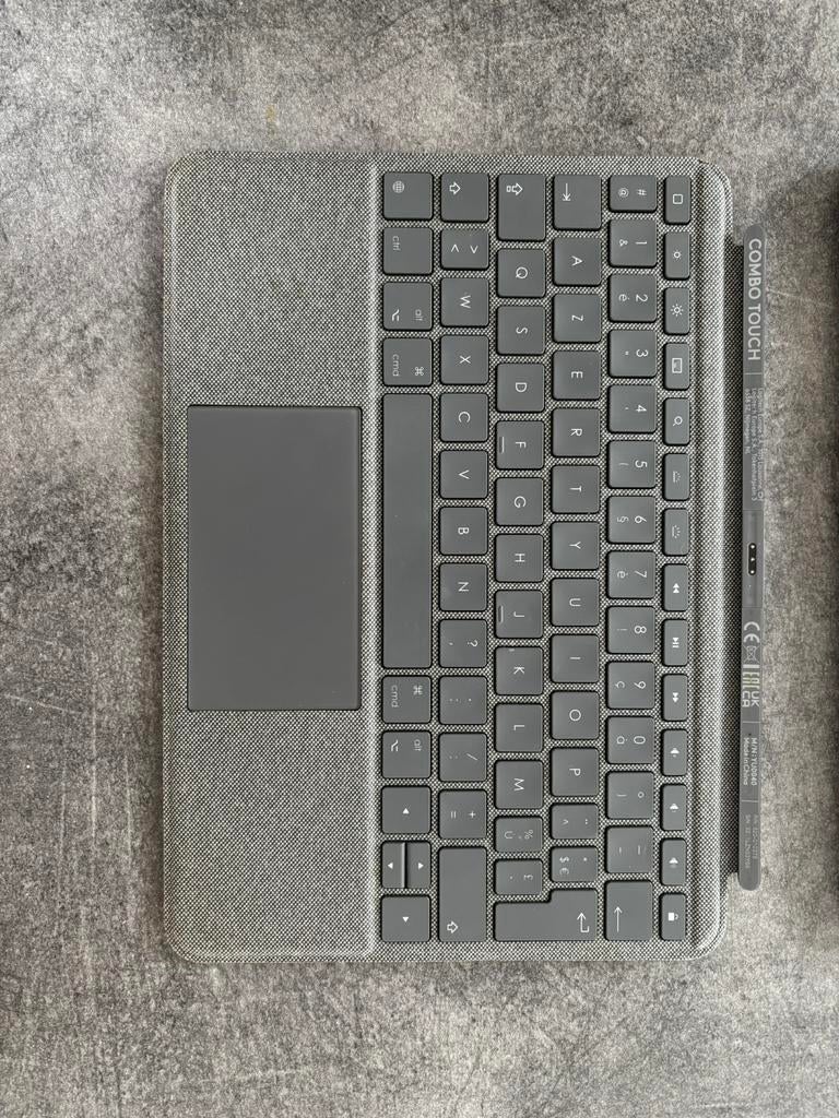 Clavier Logitech Combo Touch iPad 9, Enlèvement, Comme neuf